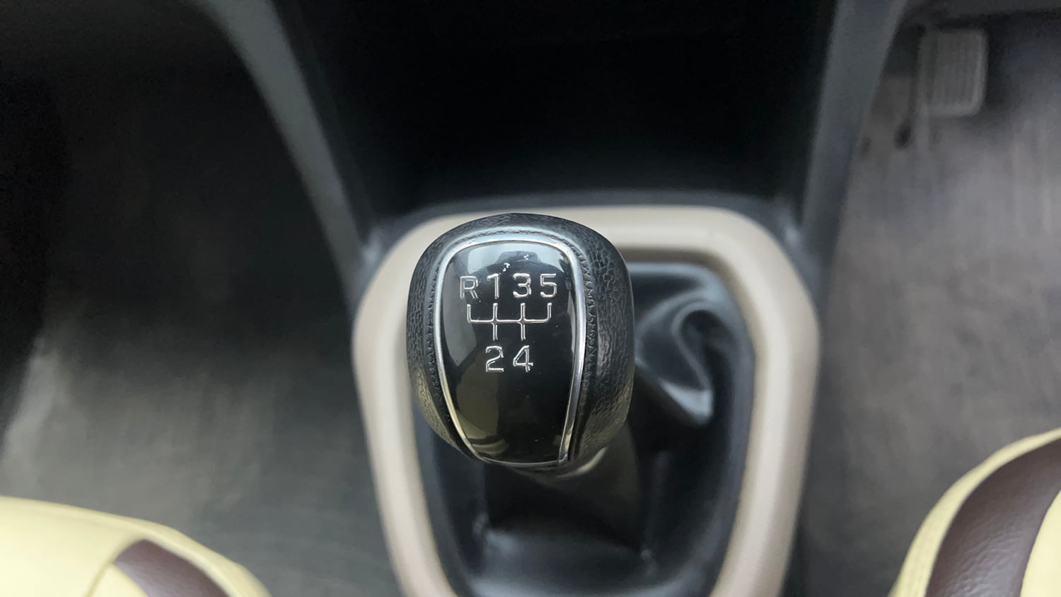 Used 2017 Hyundai Grand i10 Sportz U2 1.2 CRDi Diesel Manual interior GEAR  KNOB VIEW