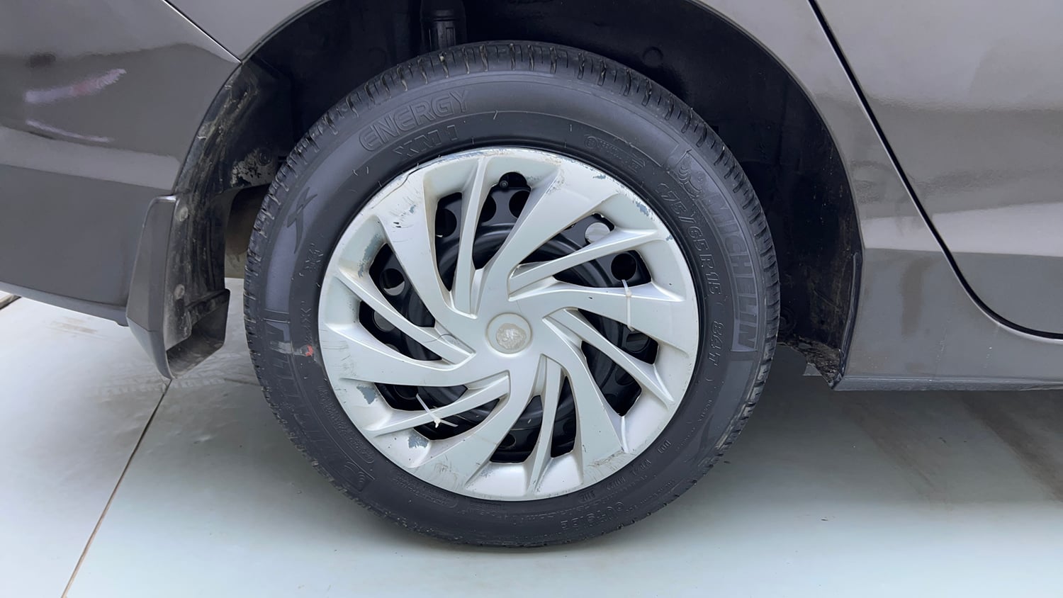 Used 2015 Honda City SV CVT Petrol Automatic tyres RIGHT REAR TYRE RIM VIEW