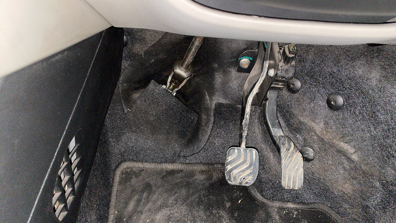 Used 2020 Renault Triber RXZ EASY-R AMT Petrol Automatic interior PEDALS VIEW
