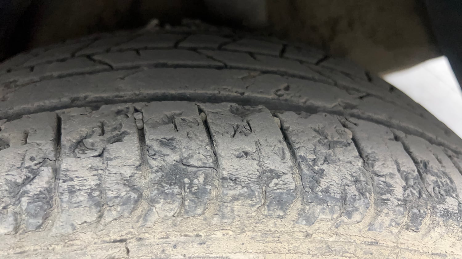 Used 2019 Hyundai Verna SX (O) 1.6 CRDi  AT Diesel Automatic tyres LEFT REAR TYRE TREAD VIEW
