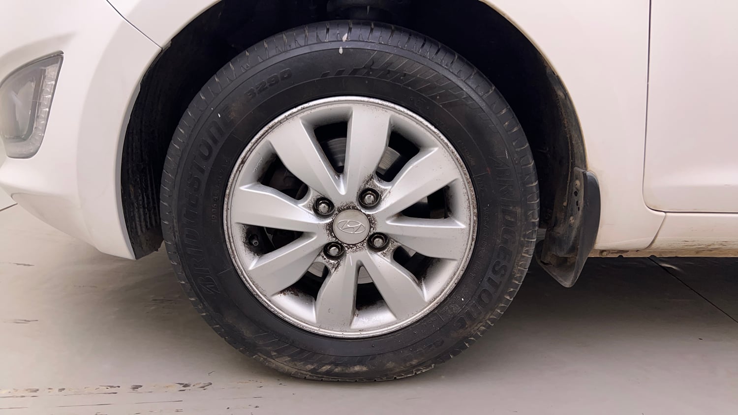 Used 2013 Hyundai i20 Asta 1.2 Petrol Manual tyres LEFT FRONT TYRE RIM VIEW