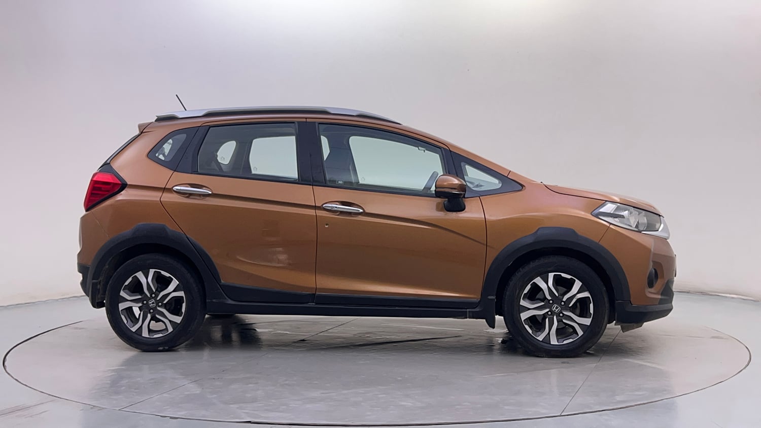 Used 2017 Honda WR-V VX MT Diesel Diesel Manual exterior RIGHT SIDE VIEW