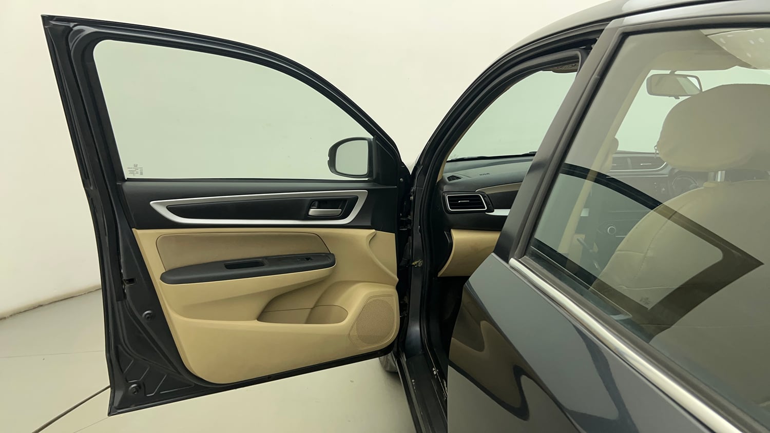 Used 2023 Honda Amaze VX MT 1.2 Petrol Petrol Manual interior LEFT FRONT DOOR OPEN VIEW