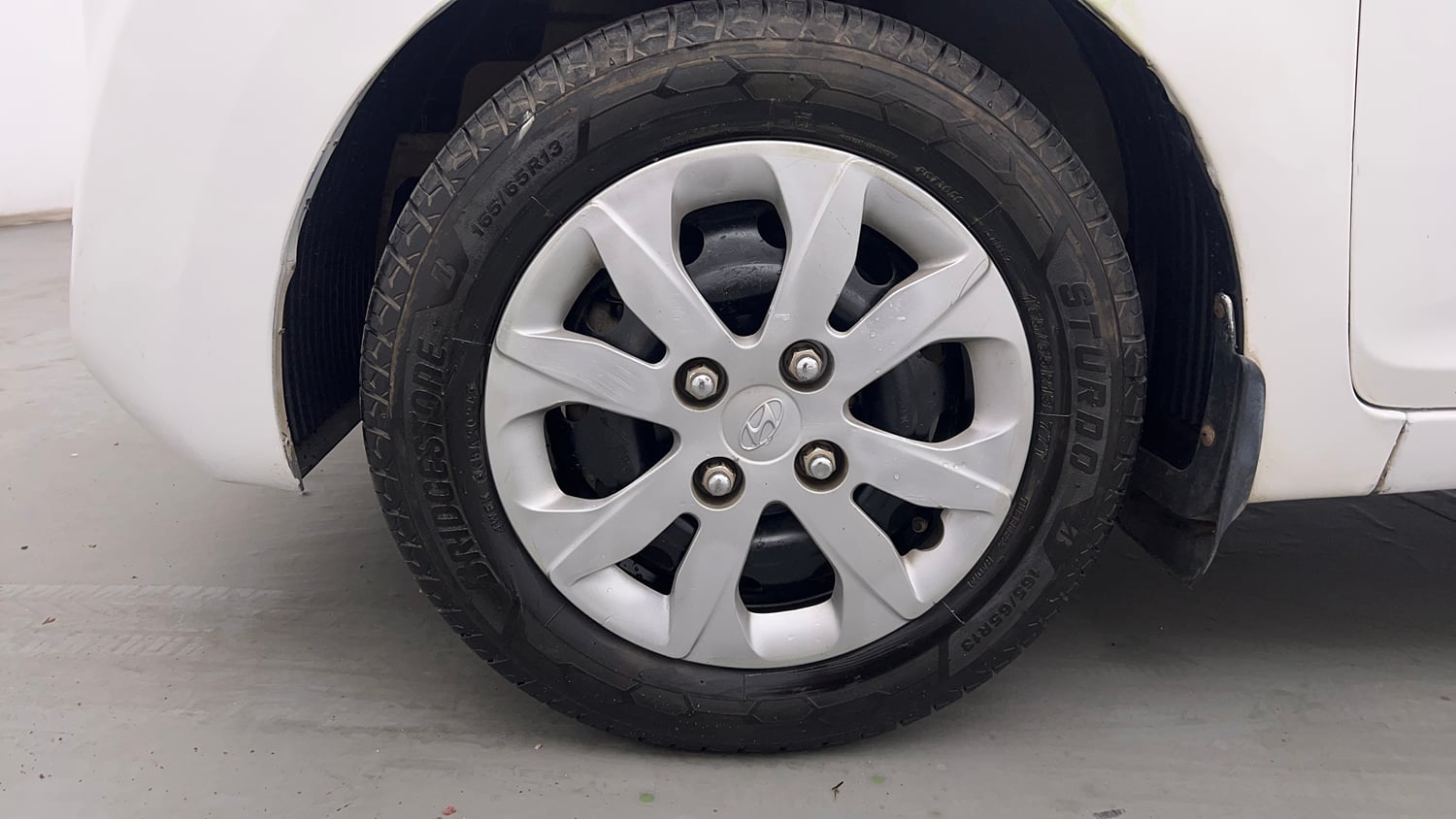 Used 2019 Hyundai Eon Magna + Petrol Manual tyres LEFT FRONT TYRE RIM VIEW