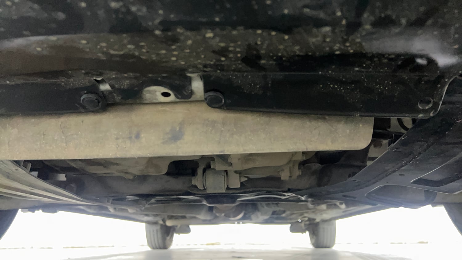 Used 2016 Honda Amaze 1.2 SX i-VTEC Petrol Manual extra FRONT LEFT UNDERBODY VIEW
