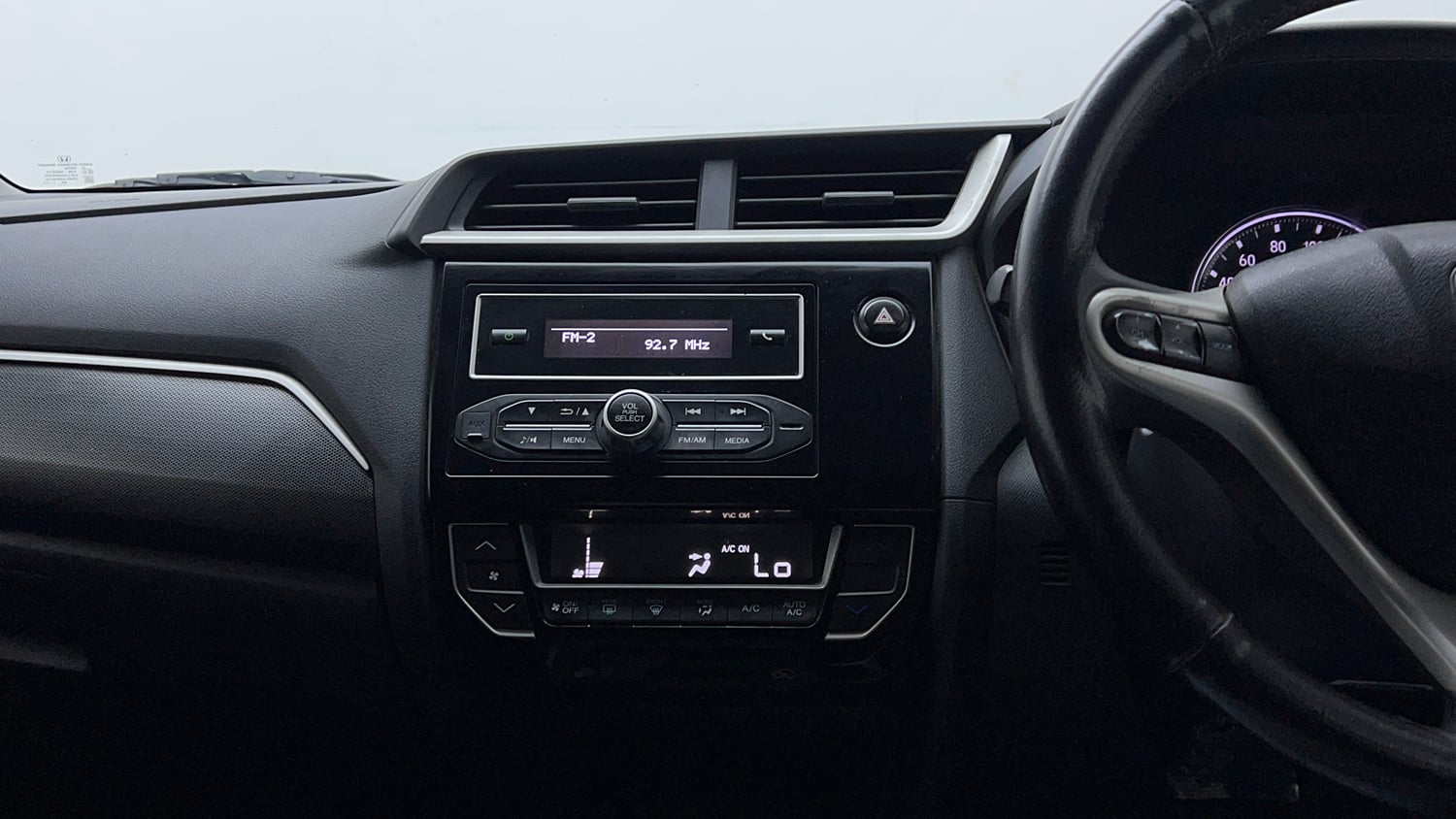 Used 2016 Honda BR-V V CVT Petrol Petrol Automatic interior MUSIC SYSTEM & AC CONTROL VIEW