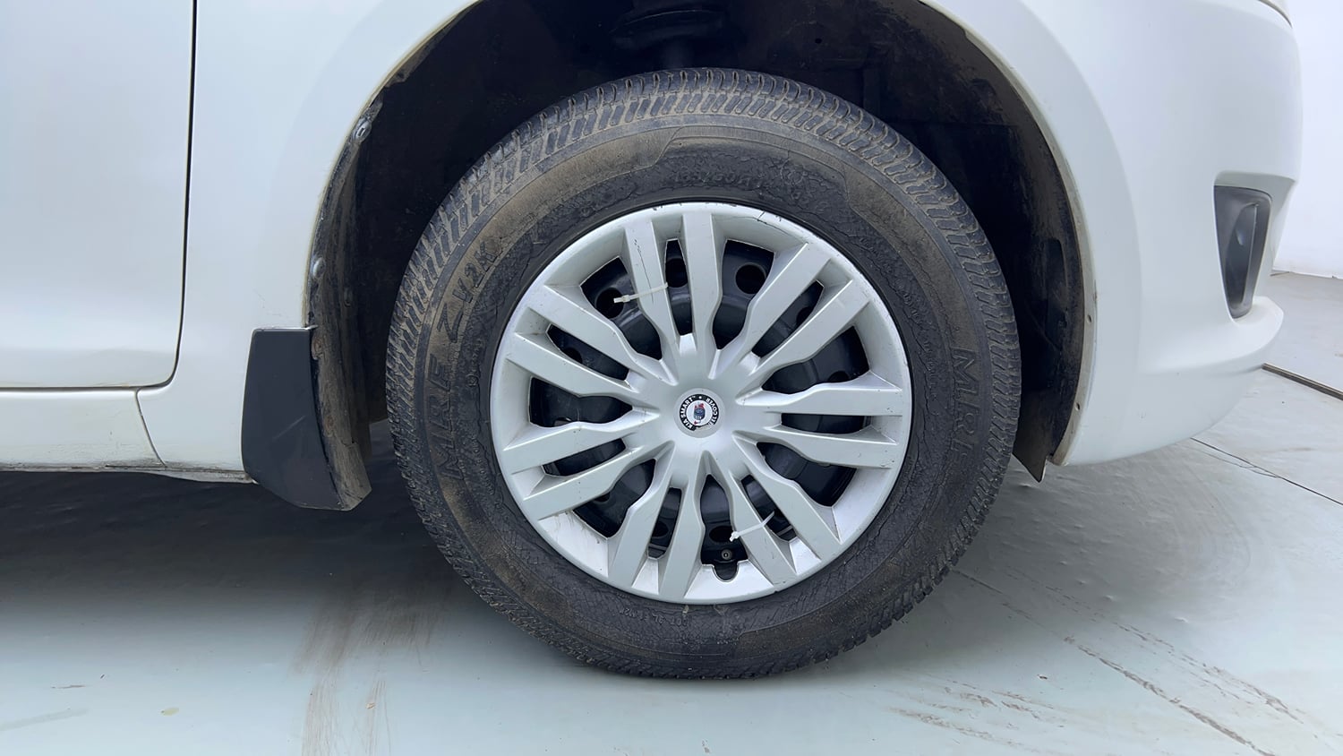 Used 2012 Maruti Suzuki Swift VXi Petrol Manual tyres RIGHT FRONT TYRE RIM VIEW