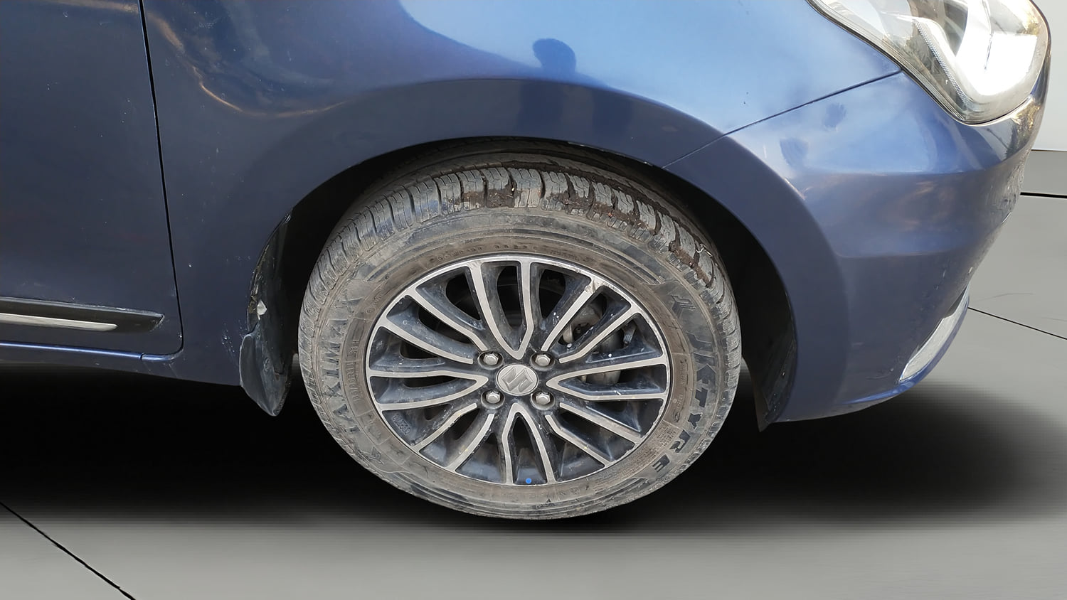 Used 2021 Maruti Suzuki Dzire ZXi Plus Petrol Manual tyres RIGHT FRONT TYRE RIM VIEW