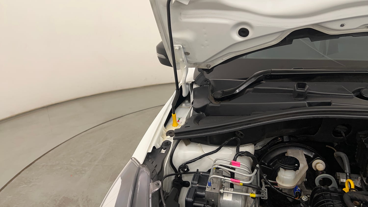 Used 2025 Tata Tigor XZA Plus iCNG Cng Automatic engine ENGINE RIGHT SIDE HINGE & APRON VIEW