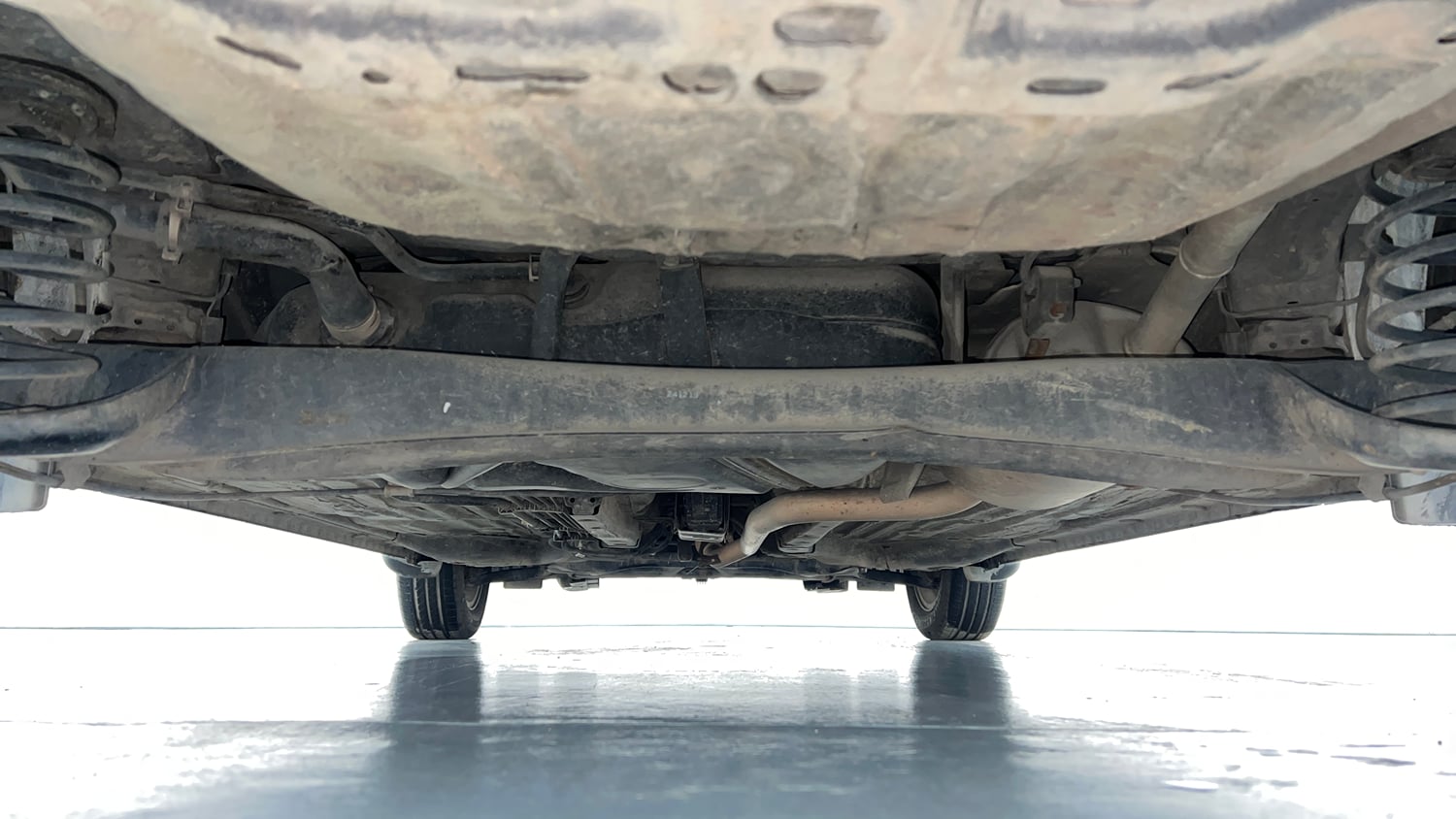 Used 2020 Honda Amaze 1.2 VX MT Petrol Petrol Manual extra REAR UNDERBODY VIEW (TAKEN FROM REAR)