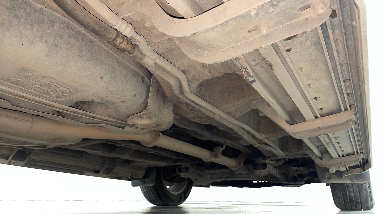 Used 2018 Mahindra XUV500 W11 AT Diesel Automatic extra REAR RIGHT UNDERBODY VIEW