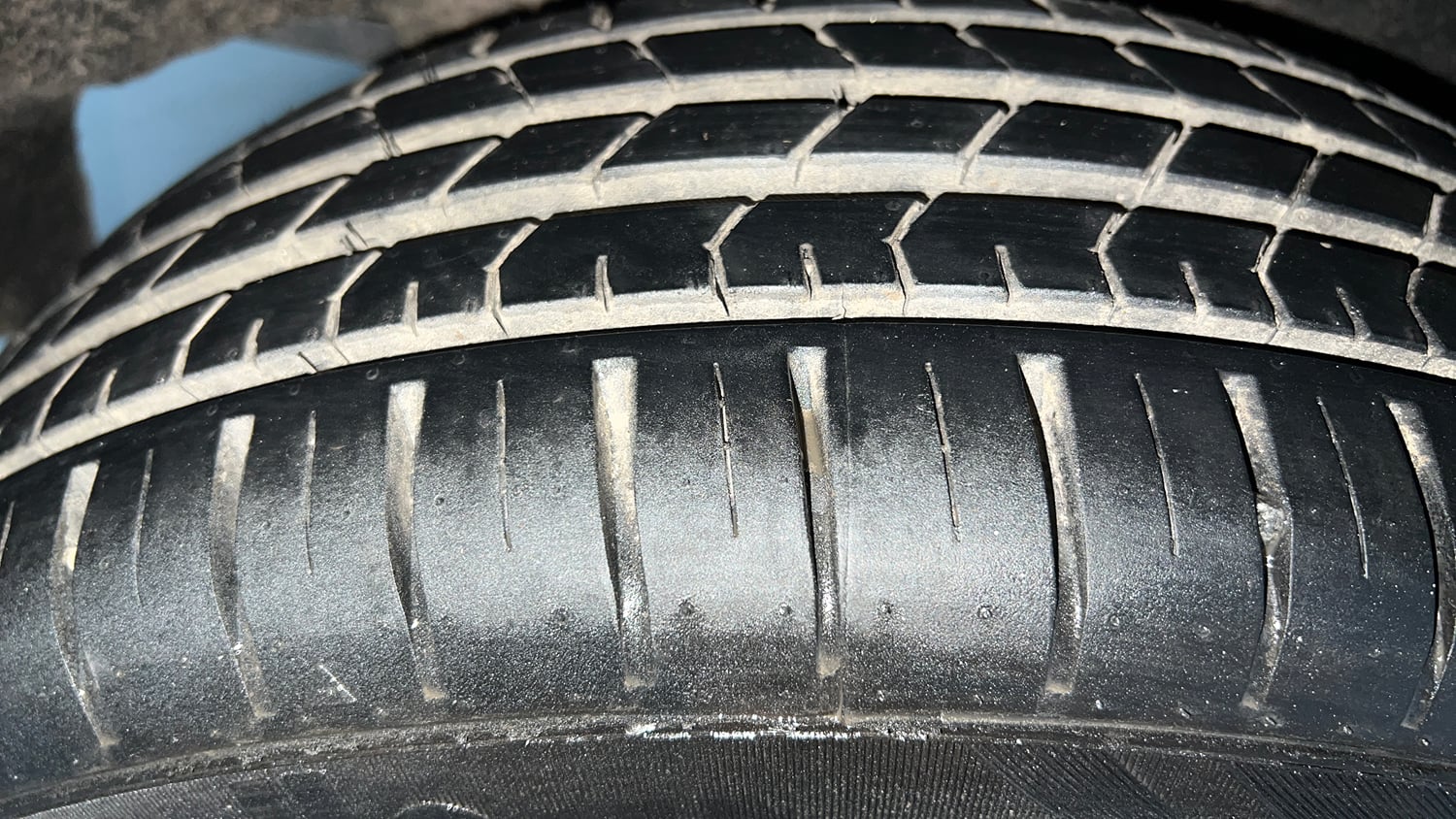Used 2018 Maruti Suzuki Baleno Zeta 1.2 AT Petrol Automatic tyres RIGHT REAR TYRE TREAD VIEW