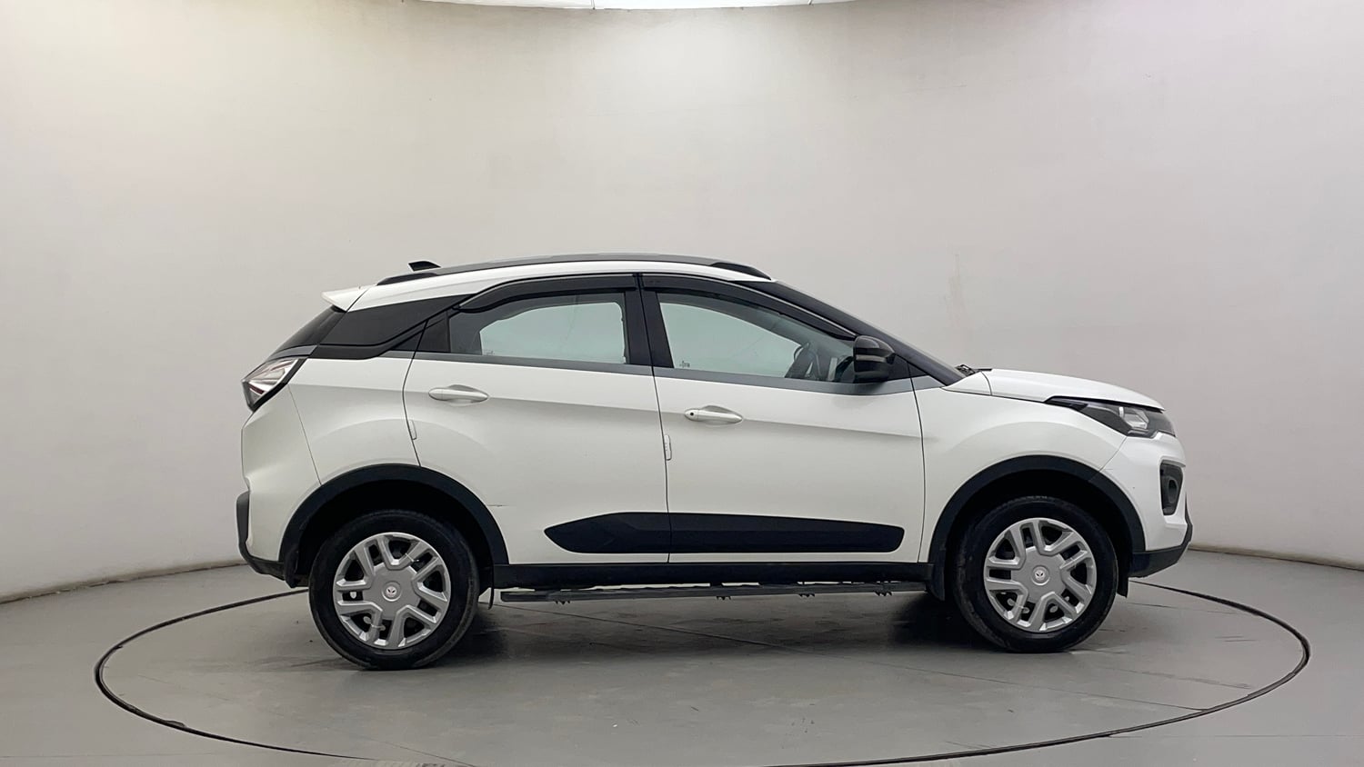 Used 2021 Tata Nexon XZ Petrol Manual exterior RIGHT SIDE VIEW
