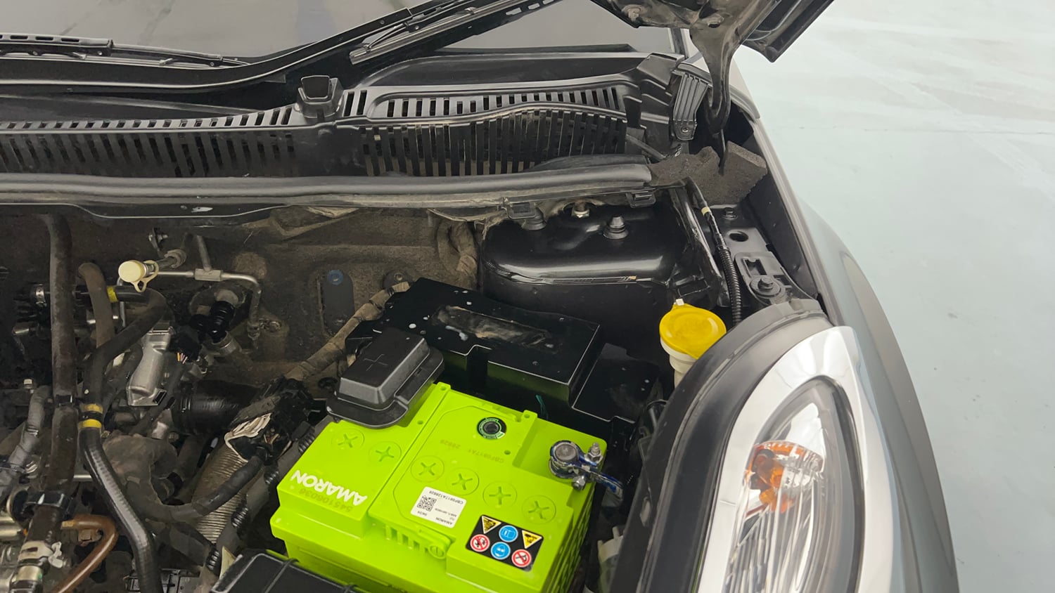 Used 2018 Tata Nexon XZ Plus Petrol Manual engine ENGINE LEFT SIDE HINGE & APRON VIEW