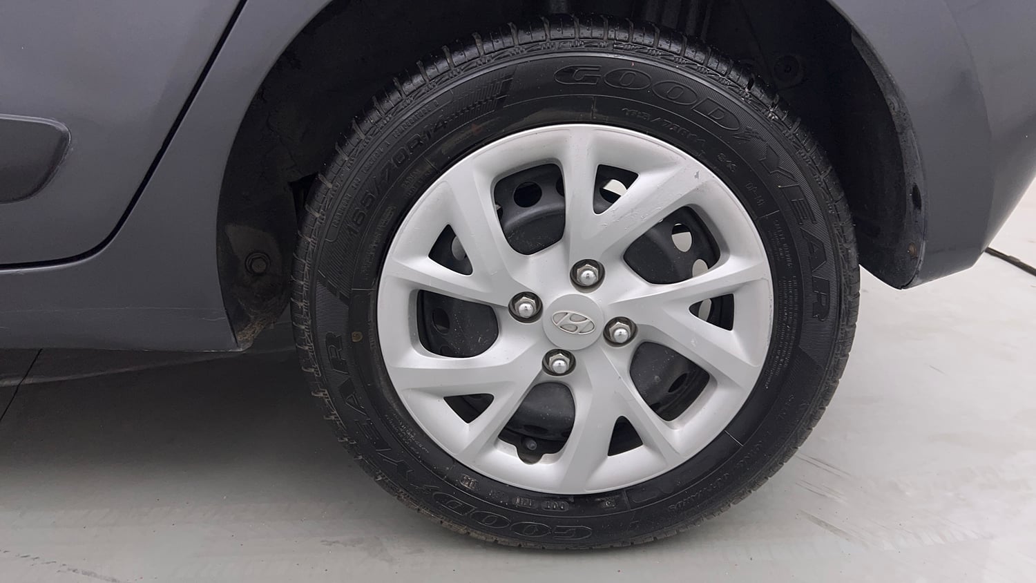 Used 2018 Hyundai Grand i10 Sportz (O) U2 1.2 CRDi Diesel Manual tyres LEFT REAR TYRE RIM VIEW