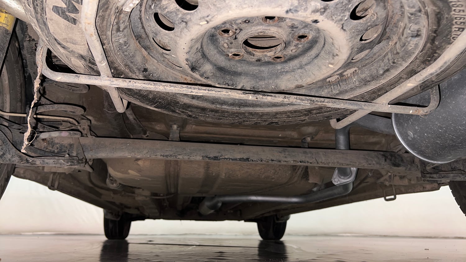 Used 2017 Maruti Suzuki Ertiga VXI Petrol Manual extra REAR UNDERBODY VIEW (TAKEN FROM REAR)