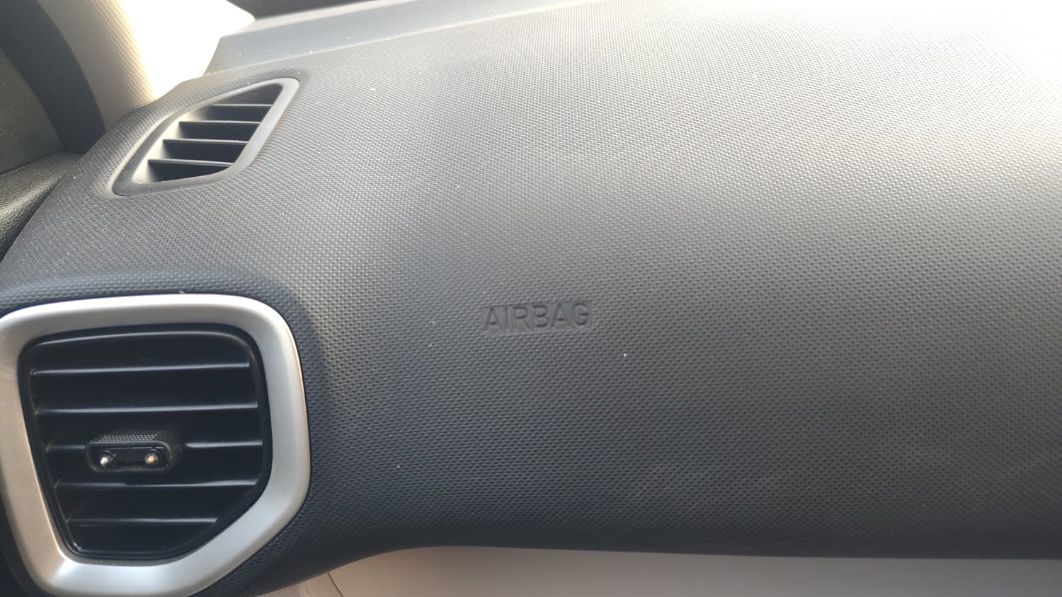 Used 2023 Hyundai Venue S (O) 1.0 Turbo DCT Petrol Automatic top_features Airbags