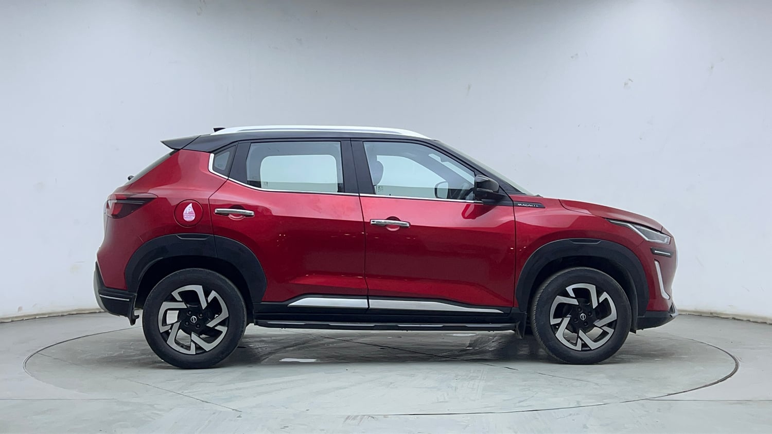 Used 2023 Nissan Magnite XV Premium Turbo CVT Dual Tone Petrol Automatic exterior RIGHT SIDE VIEW