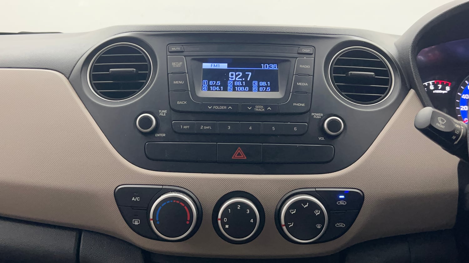 Used 2019 Hyundai Xcent S Petrol Manual top_features Integrated (in-dash) music system