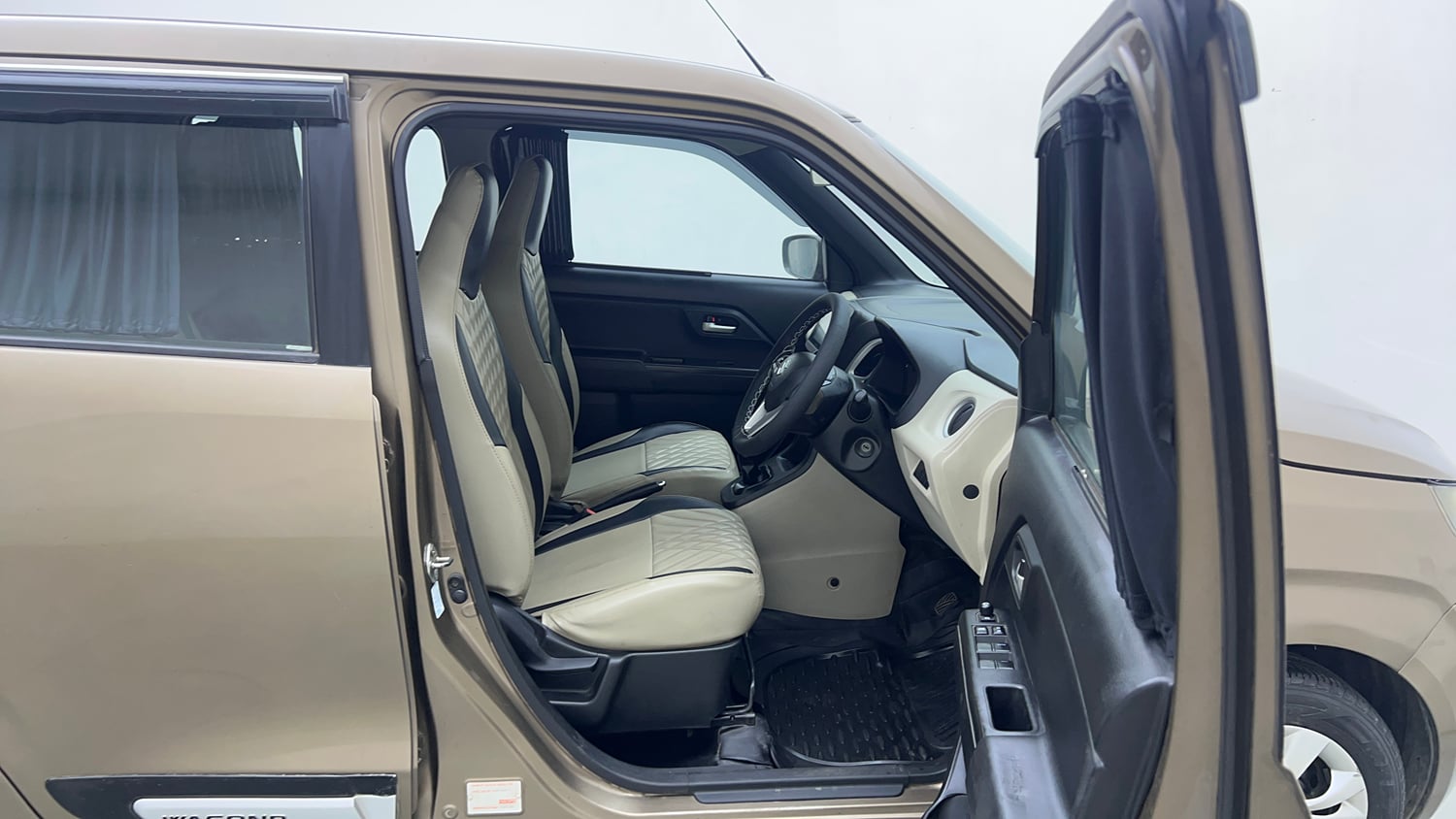 Used 2019 Maruti Suzuki Wagon R ZXi 1.2 Petrol Manual interior RIGHT SIDE FRONT DOOR CABIN VIEW