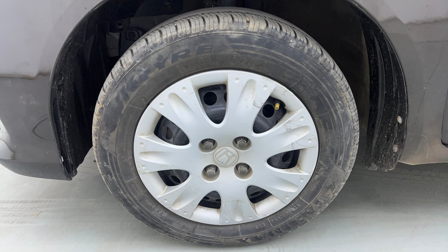 Used 2016 Honda Amaze 1.2 SX i-VTEC Petrol Manual tyres LEFT FRONT TYRE RIM VIEW