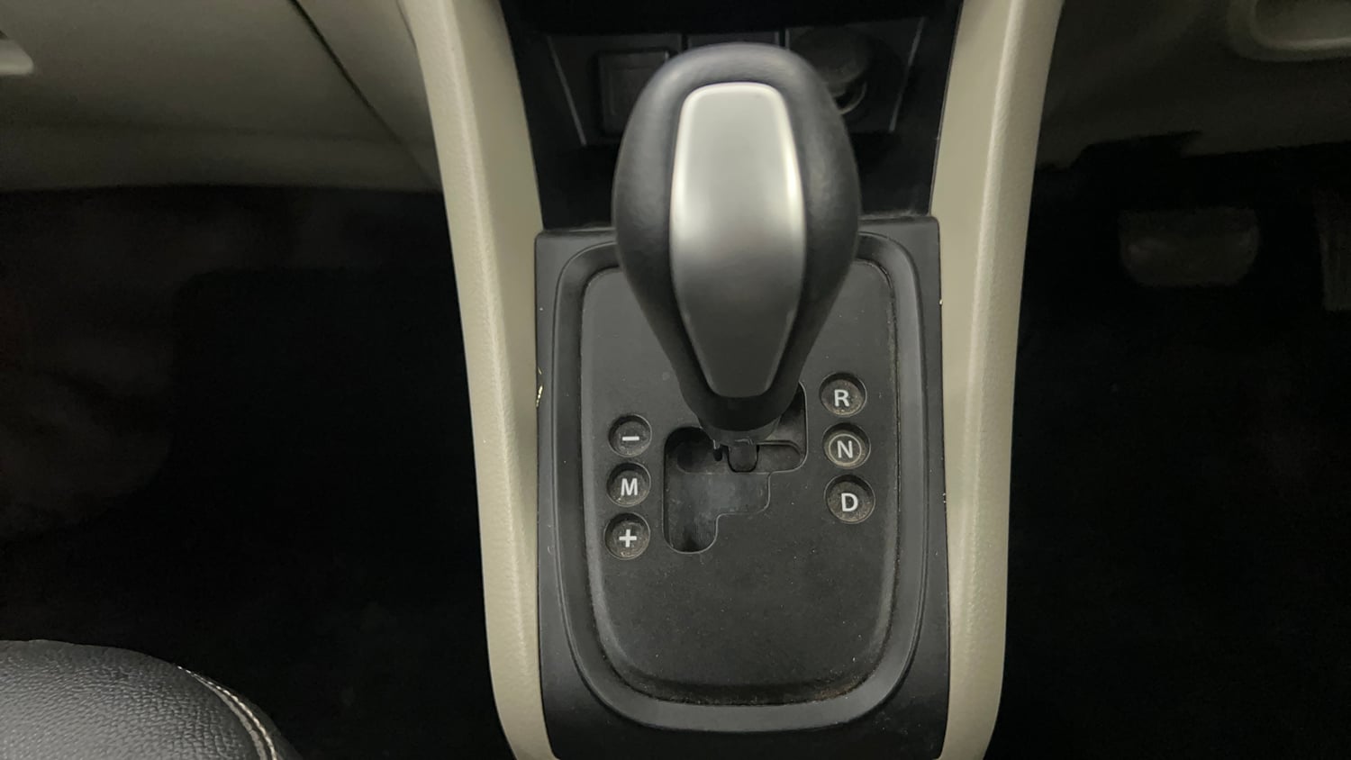 Used 2016 Maruti Suzuki Celerio ZXi AMT Petrol Automatic interior GEAR  KNOB VIEW
