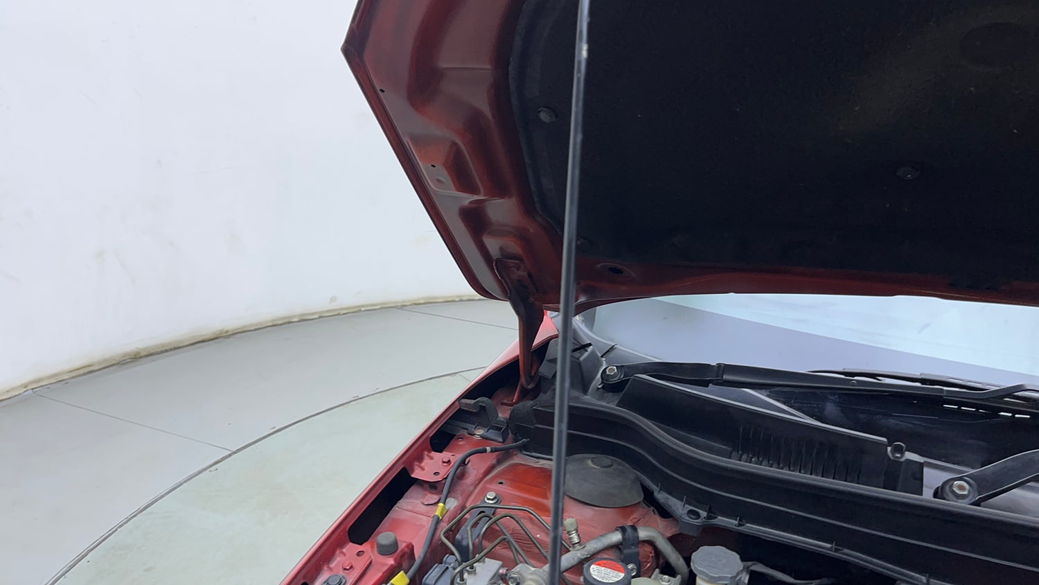 Used 2019 maruti-suzuki Vitara Brezza VDi AGS Diesel Automatic engine ENGINE RIGHT SIDE HINGE & APRON VIEW