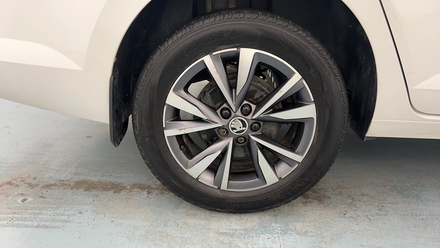 Used 2022 Skoda Slavia Style 1.0L TSI MT Petrol Manual tyres RIGHT REAR TYRE RIM VIEW