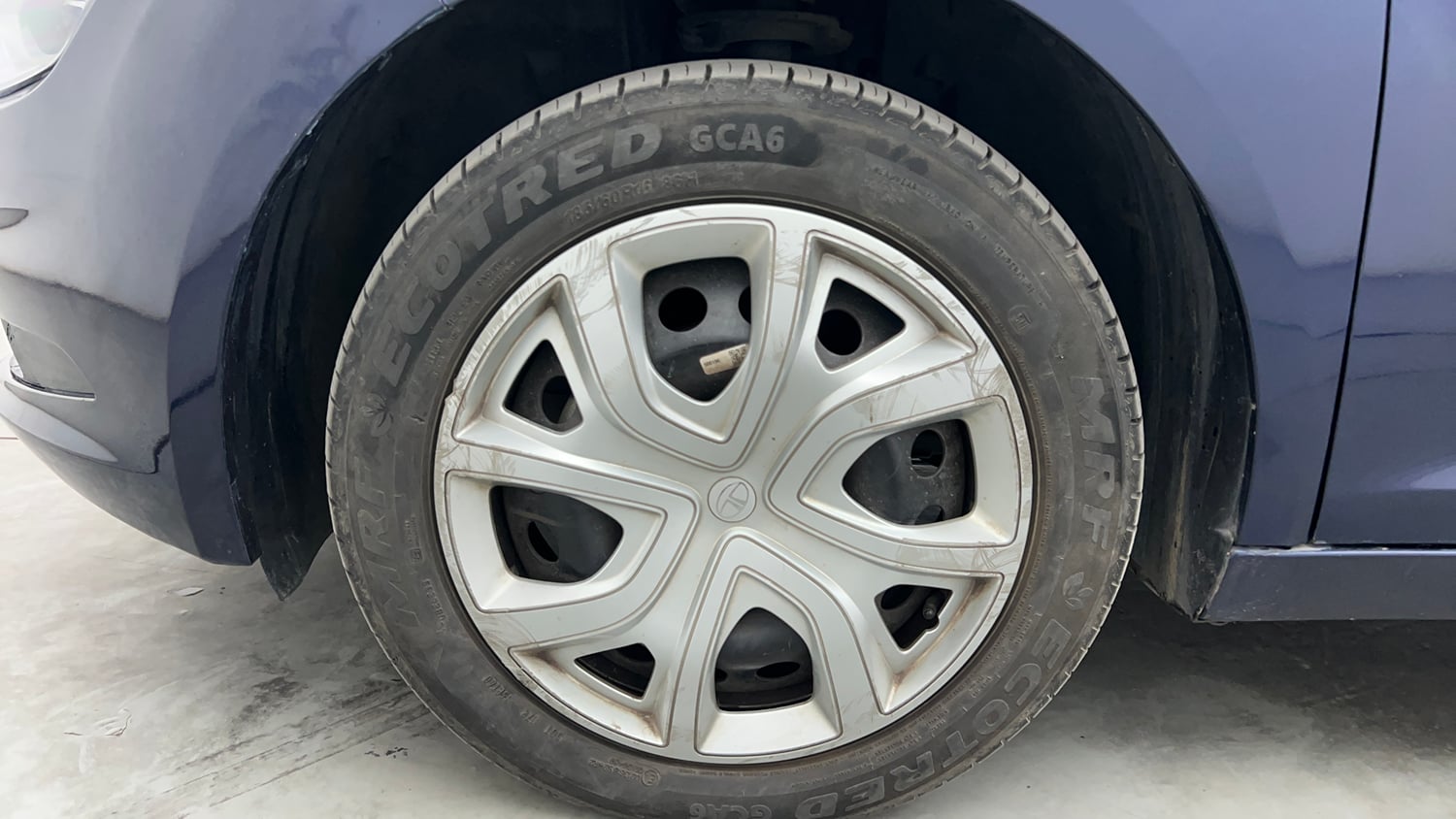 Used 2024 Tata Altroz XTA Petrol Petrol Automatic tyres LEFT FRONT TYRE RIM VIEW