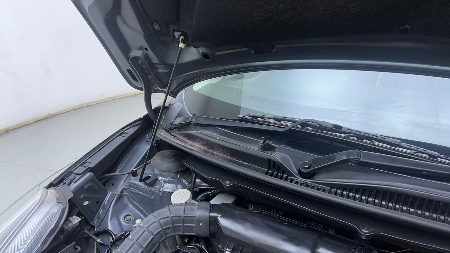 Used 2021 Maruti Suzuki Baleno Zeta Automatic Petrol Automatic engine ENGINE RIGHT SIDE HINGE & APRON VIEW