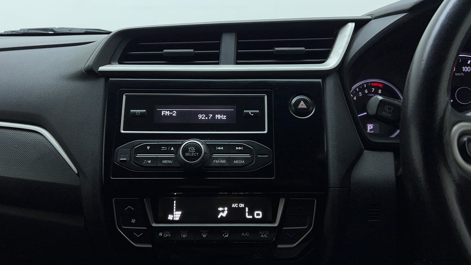 Used 2016 Honda BR-V V CVT Petrol Petrol Automatic top_features Integrated (in-dash) music system
