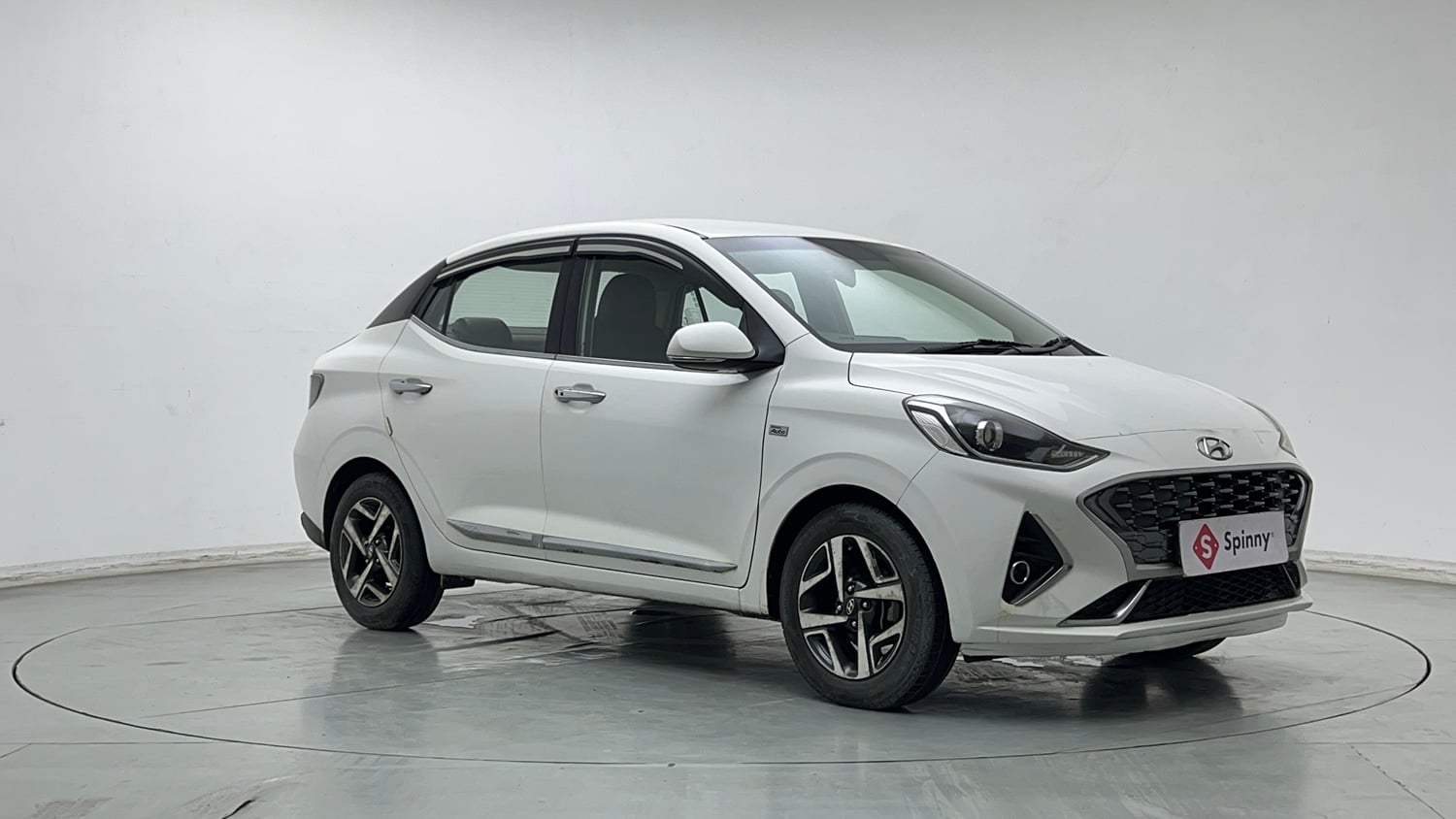 Used 2021 Hyundai Aura SX Plus 1.2 AMT Petrol Petrol Automatic exterior RIGHT FRONT CORNER VIEW