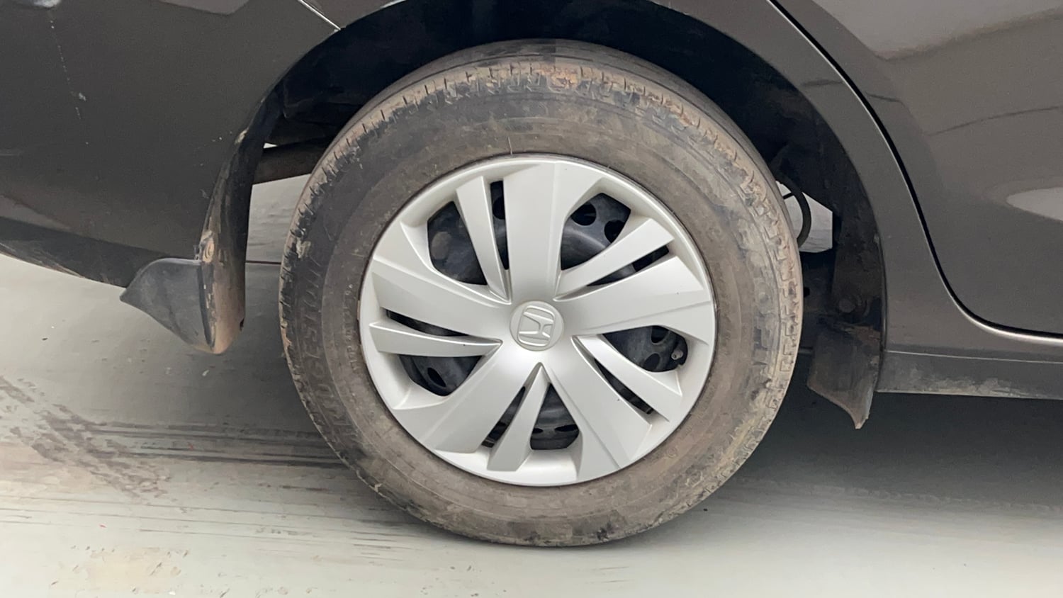 Used 2019 Honda Amaze 1.2 S MT Petrol Petrol Manual tyres RIGHT REAR TYRE RIM VIEW