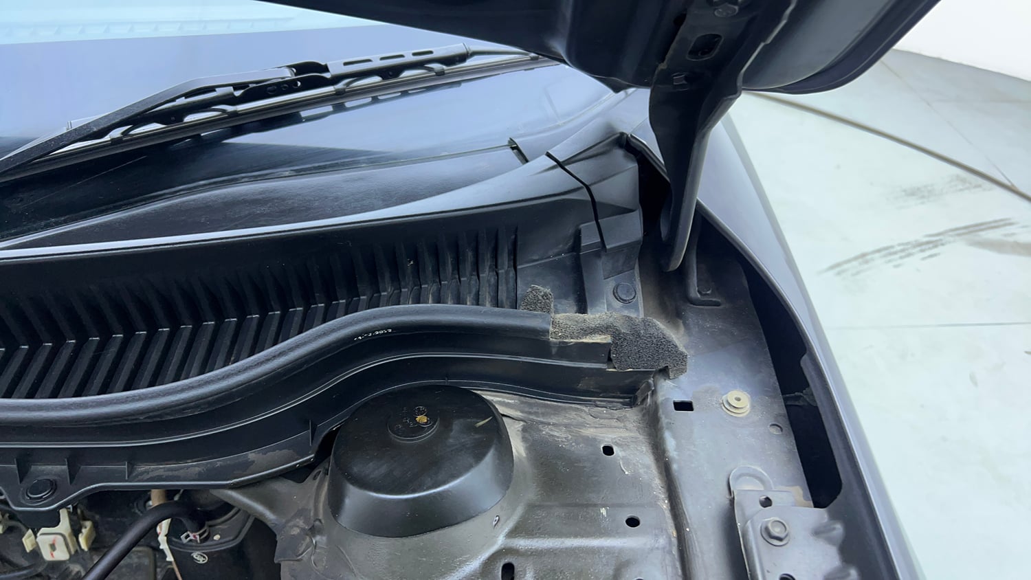 Used 2022 maruti-suzuki Vitara Brezza VXi Petrol Manual engine ENGINE LEFT SIDE HINGE & APRON VIEW