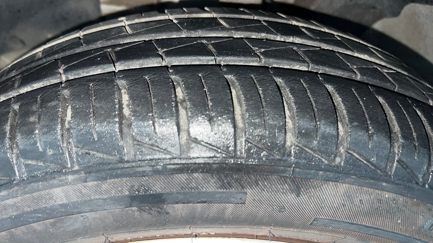 Used 2022 Renault Kwid RXT 1.0 AMT Petrol Automatic tyres LEFT FRONT TYRE TREAD VIEW