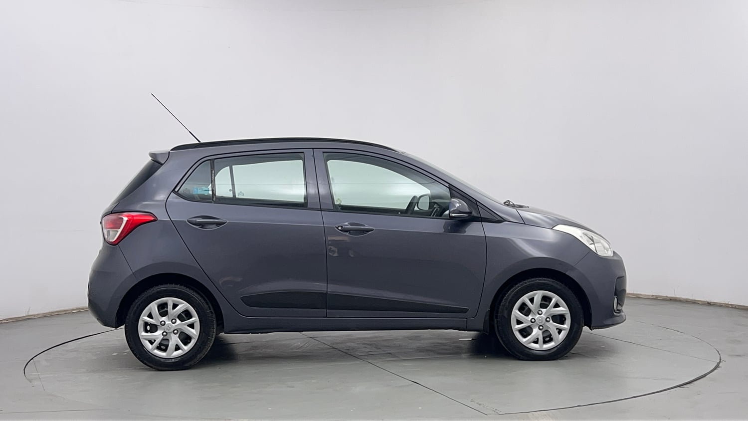 Used 2018 Hyundai Grand i10 Sportz (O) U2 1.2 CRDi Diesel Manual exterior RIGHT SIDE VIEW