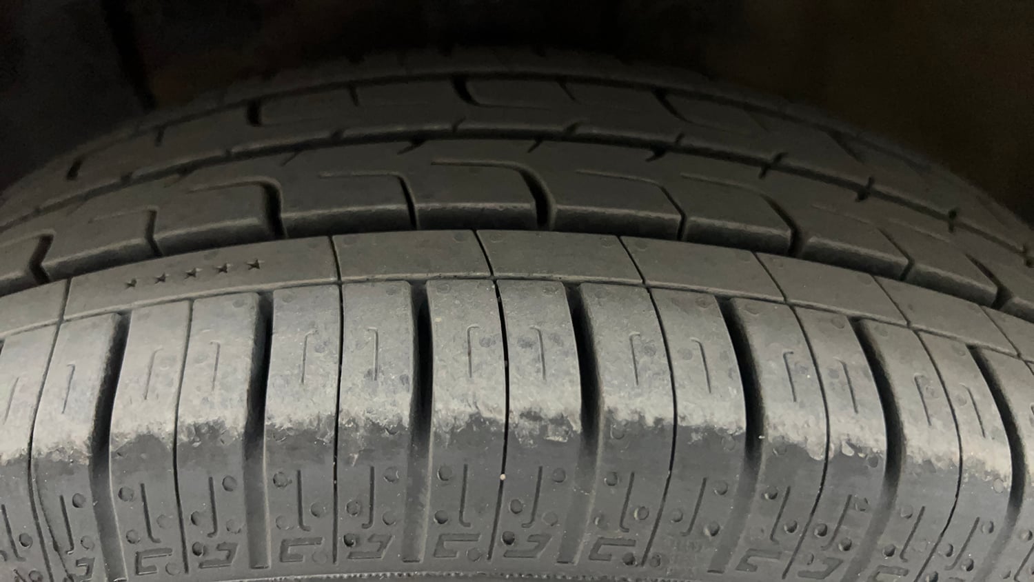 Used 2015 Hyundai Elite i20 Asta 1.2 Petrol Manual tyres LEFT FRONT TYRE TREAD VIEW
