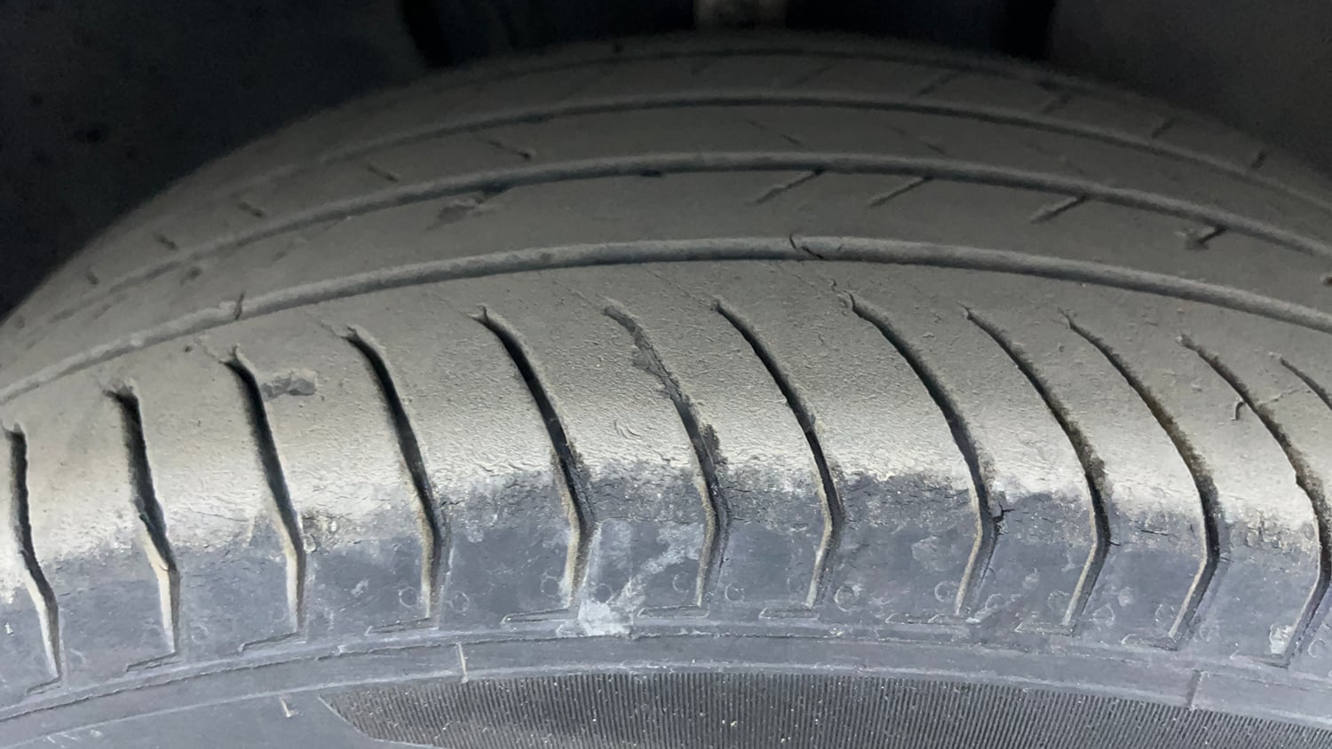 Used 2023 Skoda Kushaq Style 1.0L TSI MT Petrol Manual tyres RIGHT FRONT TYRE TREAD VIEW