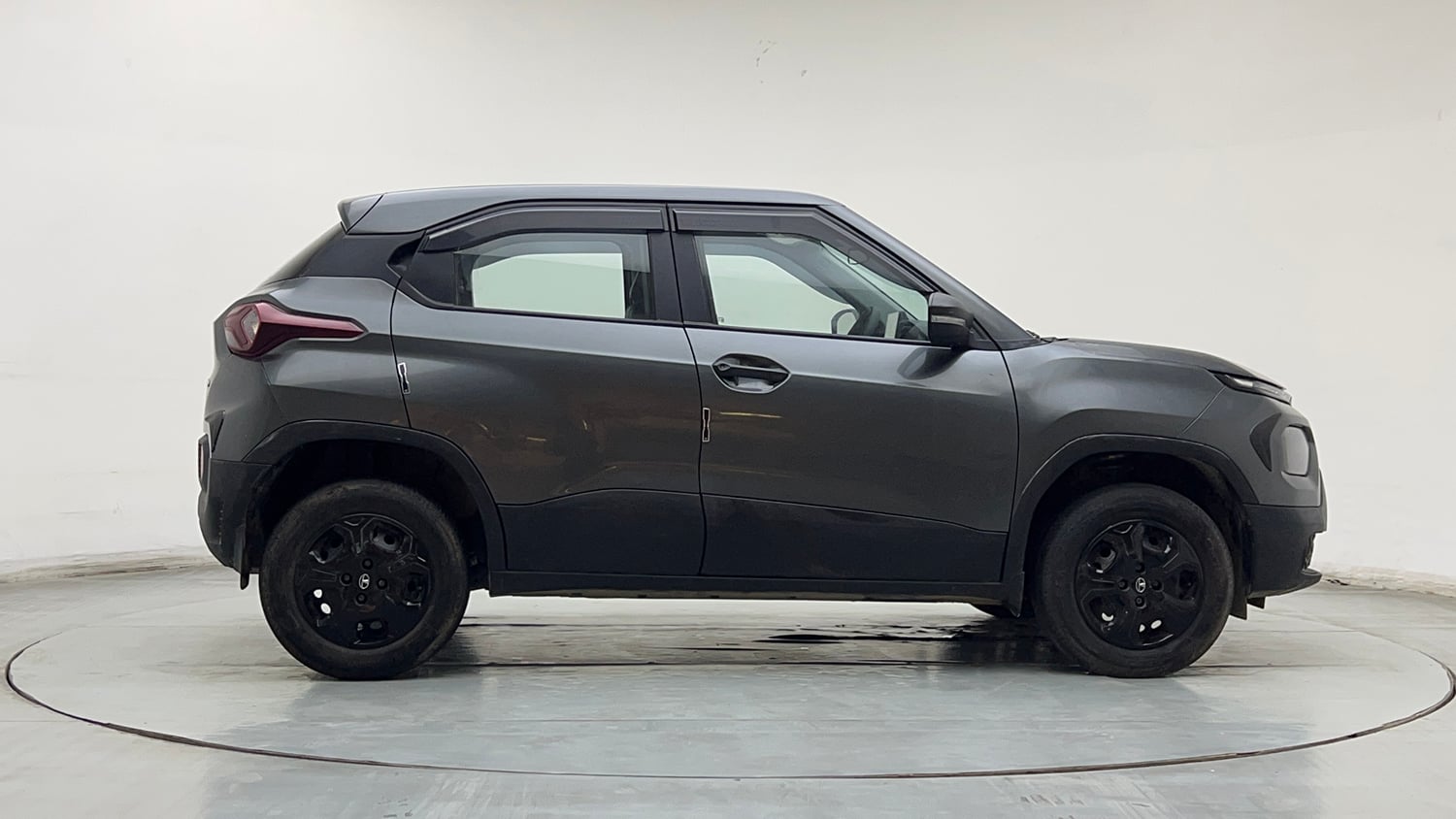 Used 2025 Tata Punch Pure MT Petrol Manual exterior RIGHT SIDE VIEW