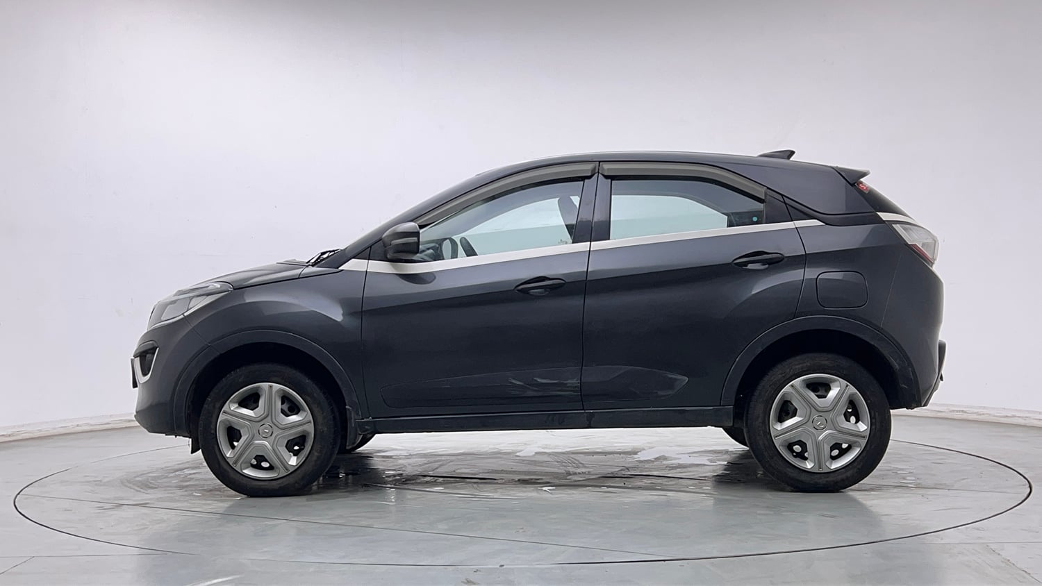 Used 2019 Tata Nexon XM Petrol Manual exterior LEFT SIDE VIEW