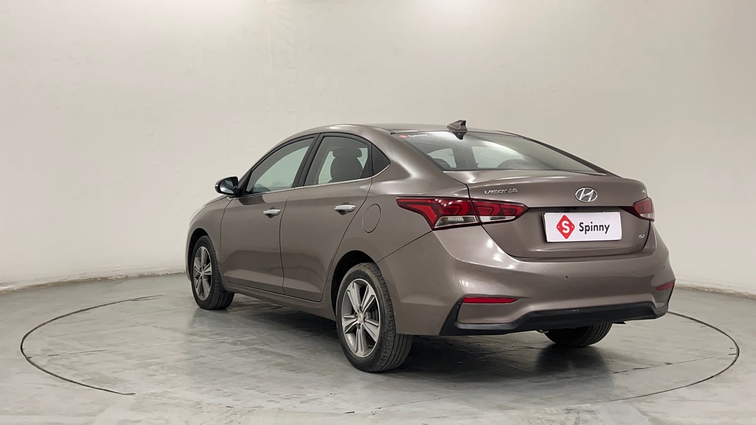 Used 2019 Hyundai Verna SX (O) 1.6 CRDi  AT Diesel Automatic exterior LEFT REAR CORNER VIEW