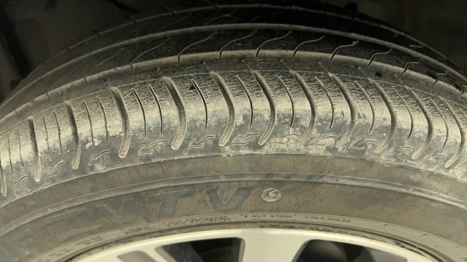 Used 2023 Honda Amaze VX MT 1.2 Petrol Petrol Manual tyres LEFT FRONT TYRE TREAD VIEW