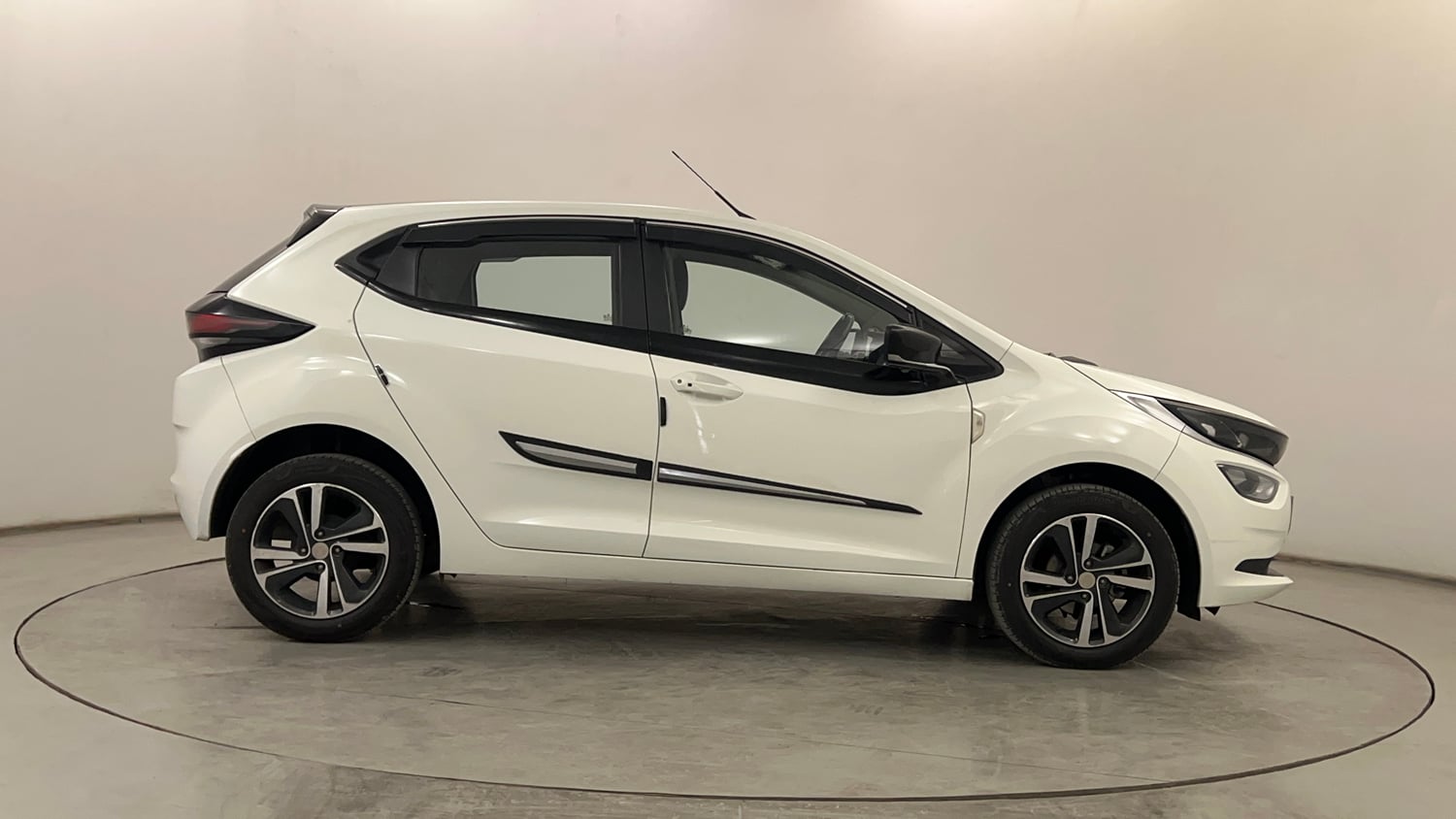 Used 2023 Tata Altroz XZA Plus Petrol Petrol Automatic exterior RIGHT SIDE VIEW
