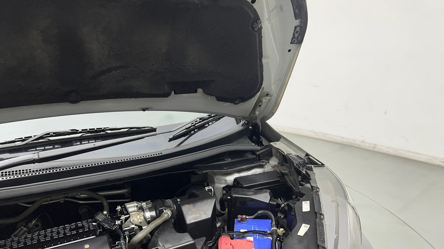 Used 2022 Honda WR-V VX MT Petrol Petrol Manual engine ENGINE LEFT SIDE HINGE & APRON VIEW