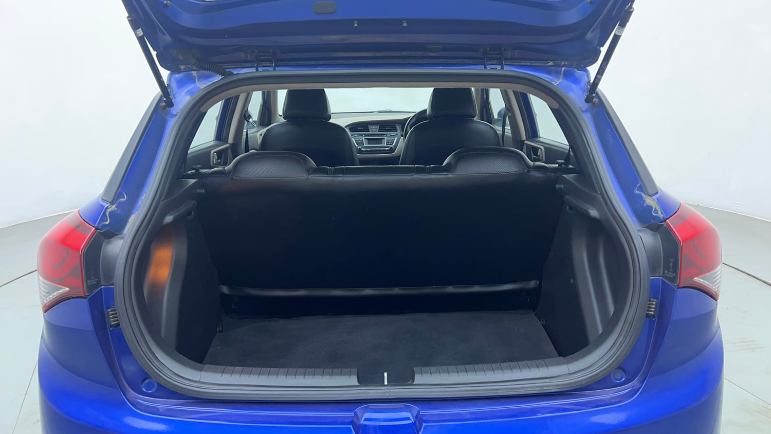 Used 2015 Hyundai Elite i20 Sportz 1.2 Petrol Manual interior DICKY INSIDE VIEW