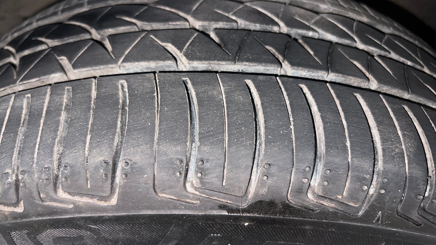 Used 2016 Maruti Suzuki Baleno Alpha 1.2 Petrol Manual tyres LEFT FRONT TYRE TREAD VIEW