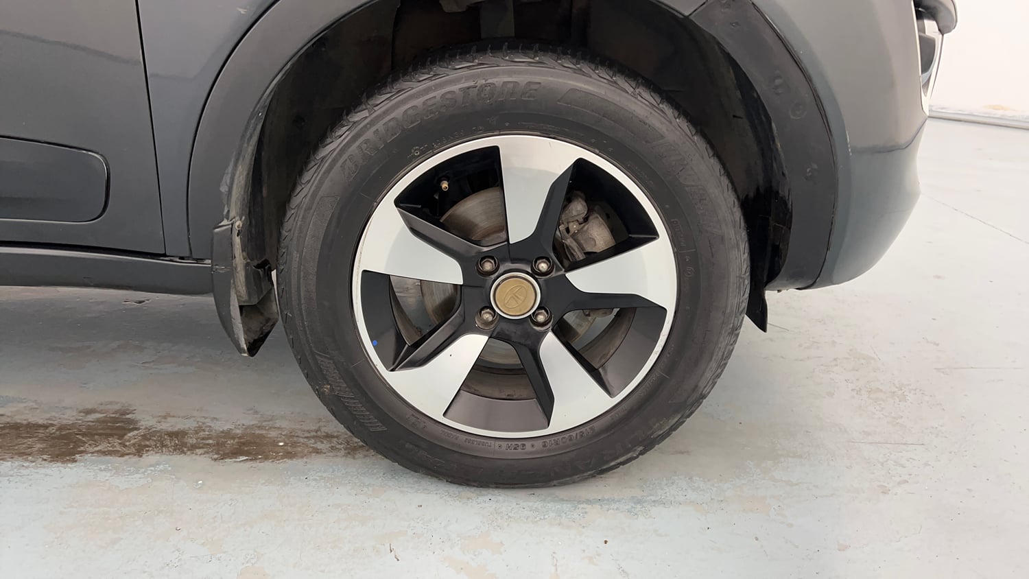 Used 2018 Tata Nexon XZ Plus Petrol Manual tyres RIGHT FRONT TYRE RIM VIEW