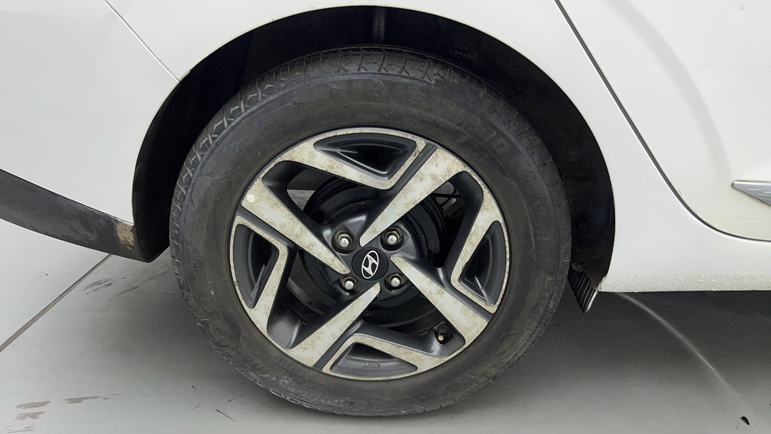 Used 2021 Hyundai Aura SX Plus 1.2 AMT Petrol Petrol Automatic tyres RIGHT REAR TYRE RIM VIEW