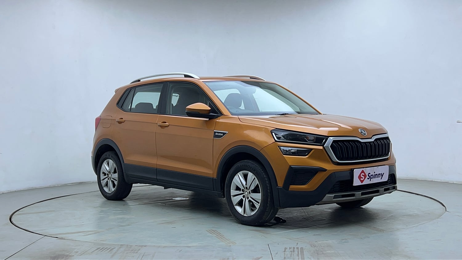 Used 2021 Skoda Kushaq Ambition 1.0L TSI AT Petrol Automatic exterior RIGHT FRONT CORNER VIEW