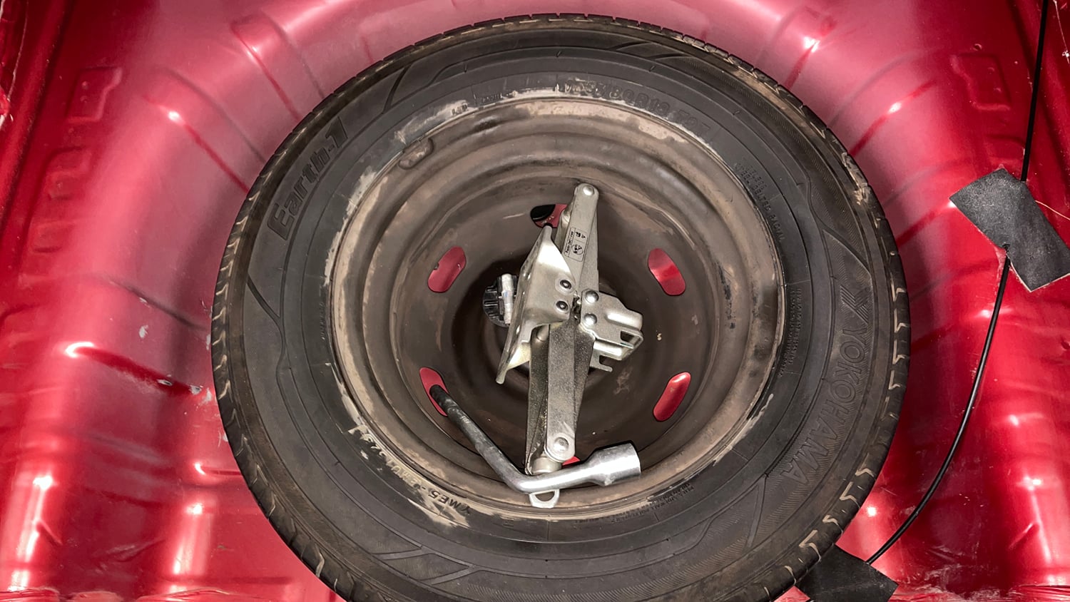 Used 2018 Renault Kwid RXT Petrol Manual tyres SPARE TYRE VIEW
